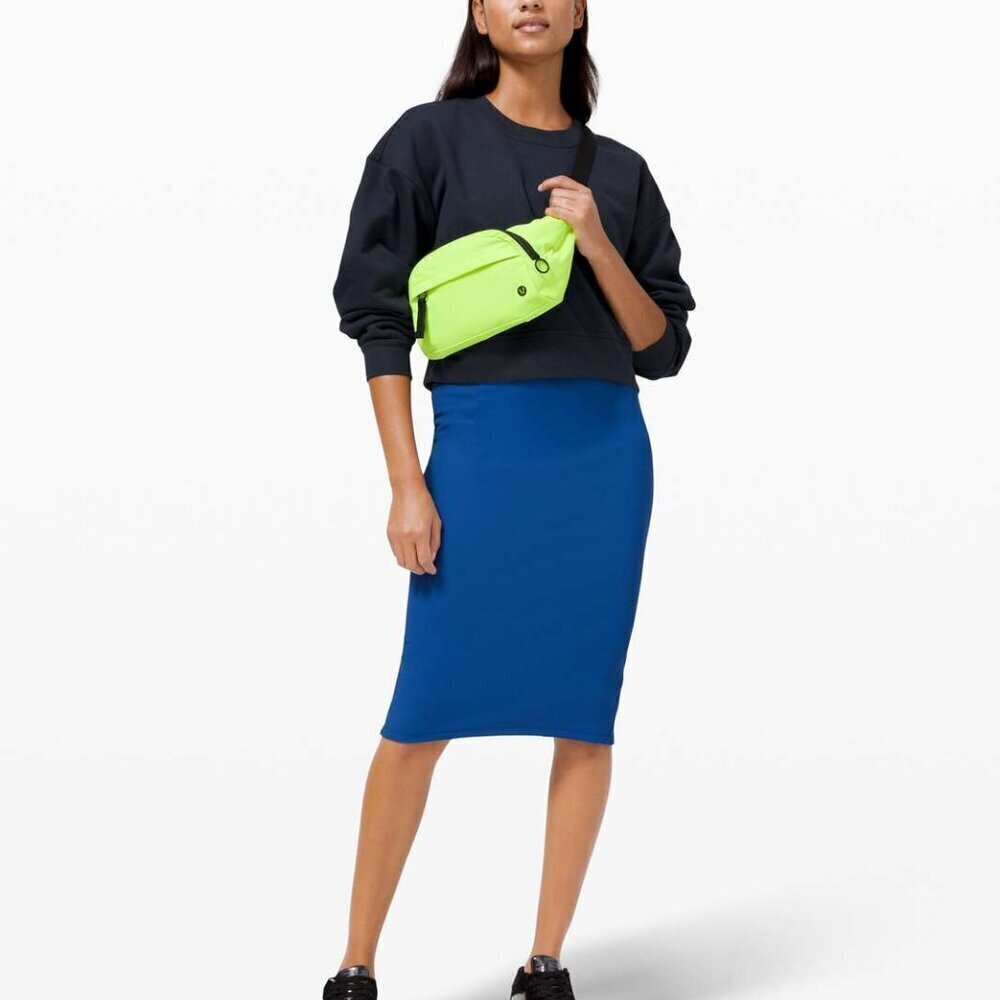 NWT Lululemon Perfectly Oversized Crop Crew True Navy Size 4 - Picture 2 of 9